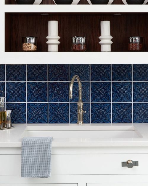 Signature Leeds Blue - 152 x 152mm